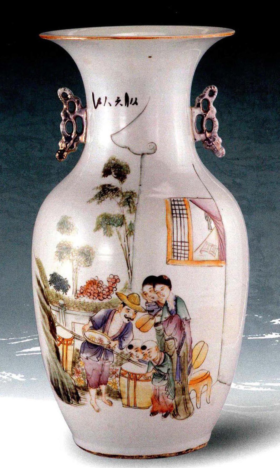 粉彩人物纹花瓶